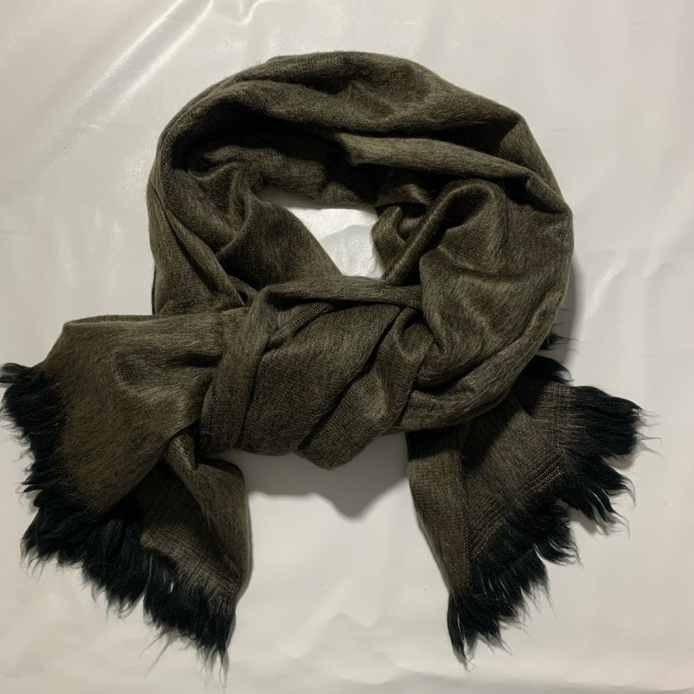 Women’s scarf